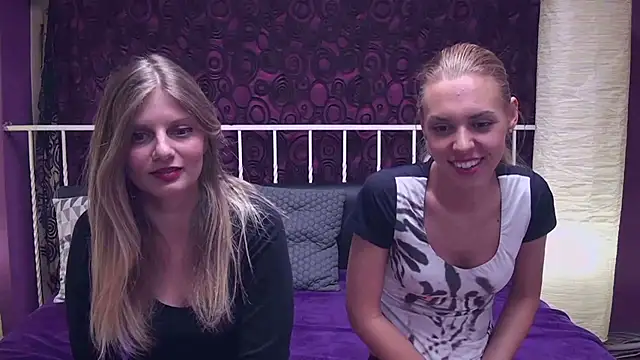Snapshot of BlondeWitches chatting on December 31, 1:04 am BlondeWitches online show from December 31, 1:04 am