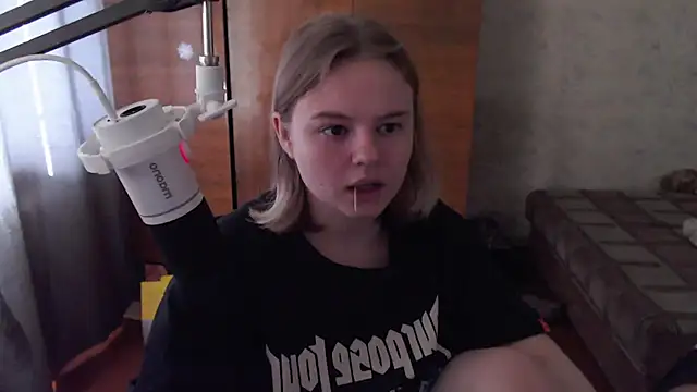 Snapshot of SlipperSherry chatting on October 1, 8:20 am SlipperSherry online show from October 1, 8:20 am