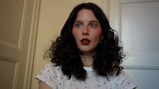 Snapshot of ellaa91 chatting on December 4, 11:19 am ellaa91 online show from December 4, 11:19 am