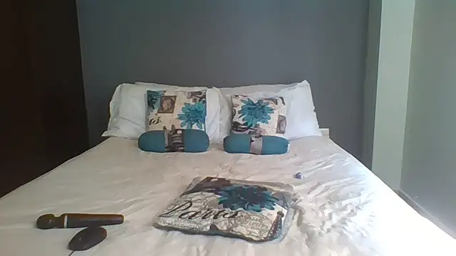 CouplesX96xx online show from April 7, 10:15 am