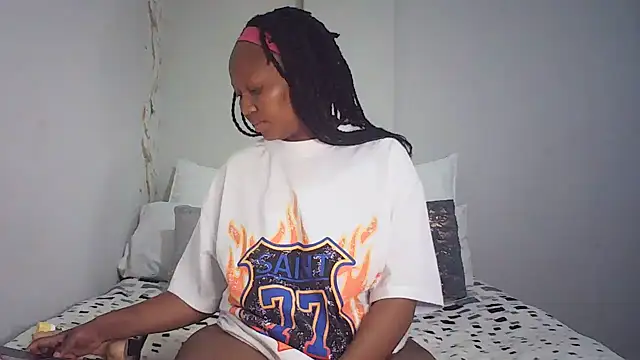Snapshot of CouplesX96xx chatting on June 12, 10:30 pm CouplesX96xx online show from June 12, 10:30 pm