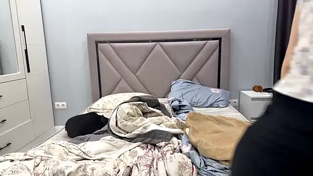 Wow Akemi online show from March 27, 8:09 am