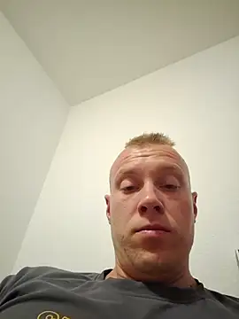 Snapshot of Melly4You chatting on September 8, 8:08 pm Melly4You online show from September 8, 8:08 pm