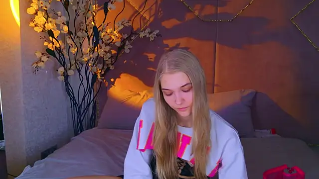 4example Chloe online show from November 11, 10:48 am