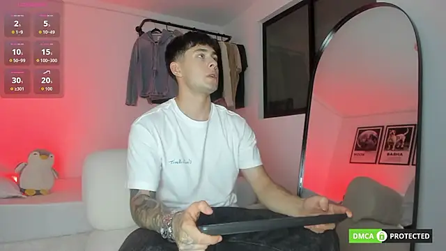 Snapshot of twinguys chatting on February 16, 6:15 pm twinguys online show from February 16, 6:15 pm