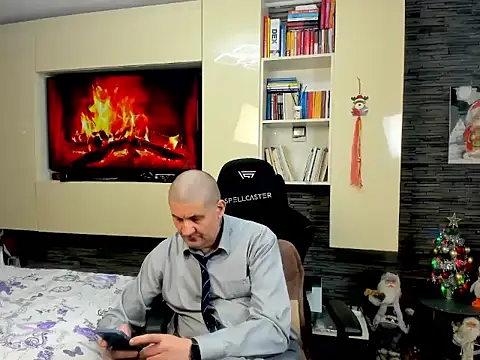 SpartacusDaddy48 online show from February 16, 4:14 pm