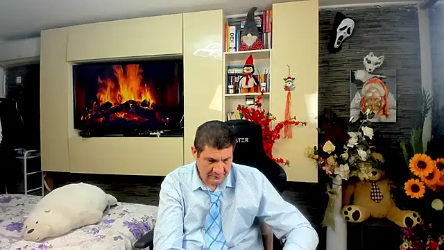 SpartacusDaddy48 online show from March 20, 7:19 pm