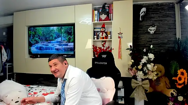 SpartacusDaddy48 online show from April 14, 11:22 pm