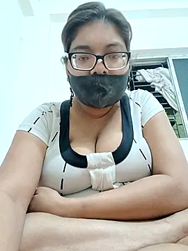 Elie couple143 online show from November 6, 6:20 pm