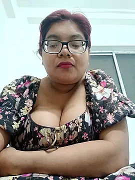 Elie couple143 online show from January 15, 6:00 pm