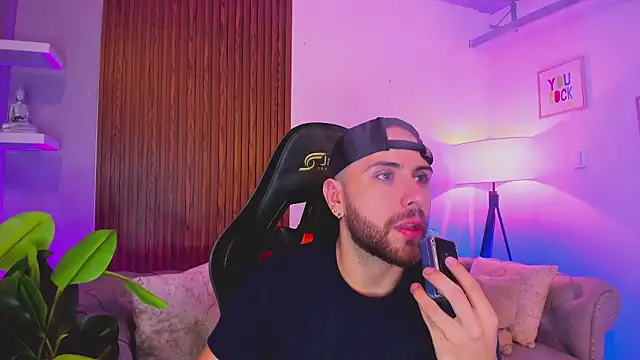 Maximo Wolff online show from February 4, 7:53 pm