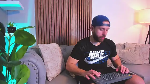 Maximo Wolff online show from April 8, 7:14 pm