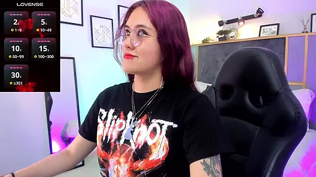 Snapshot of Azurra_amatto2 chatting on May 22, 8:47 pm Azurra amatto2 online show from May 22, 8:47 pm