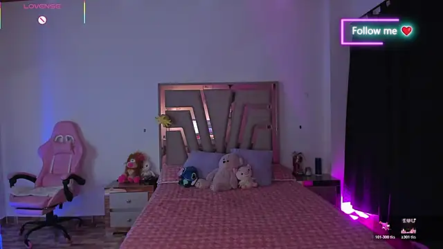 lunaarose online show from February 24, 4:10 am