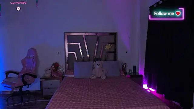 lunaarose online show from February 28, 3:40 am