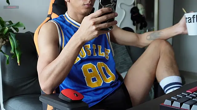 Snapshot of Vbenz28 chatting on May 6, 12:32 pm Vbenz28 online show from May 6, 12:32 pm