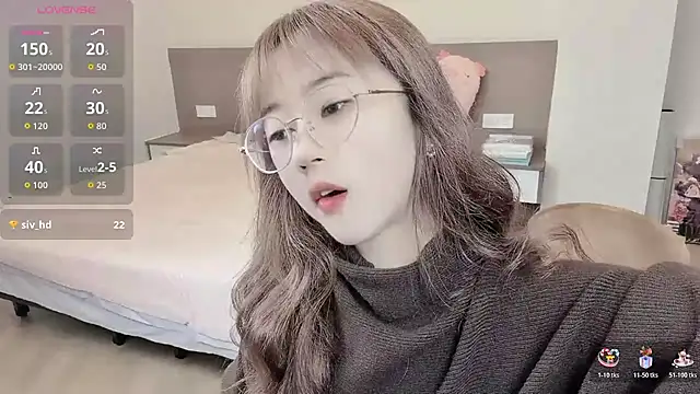 nini a online show from November 18, 8:52 am
