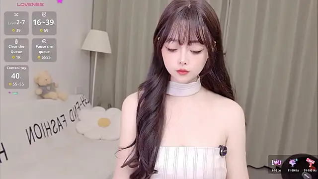 Snapshot of uikyy1 chatting on July 18, 11:47 am uikyy1 online show from July 18, 11:47 am