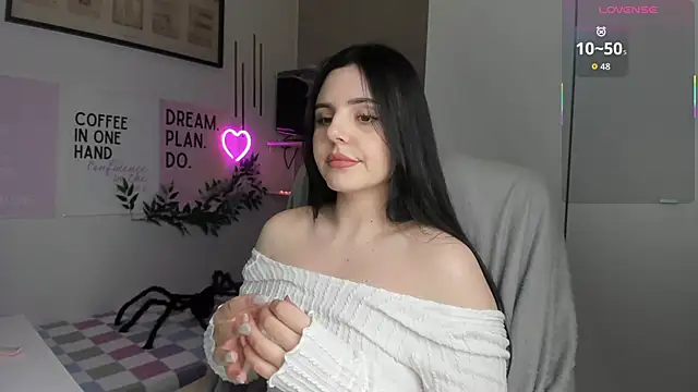 LiaWoow online show from November 9, 2:48 pm