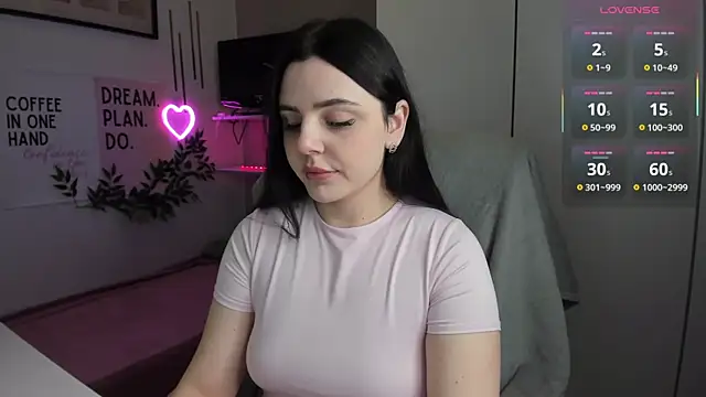 LiaWoow online show from December 5, 7:28 am