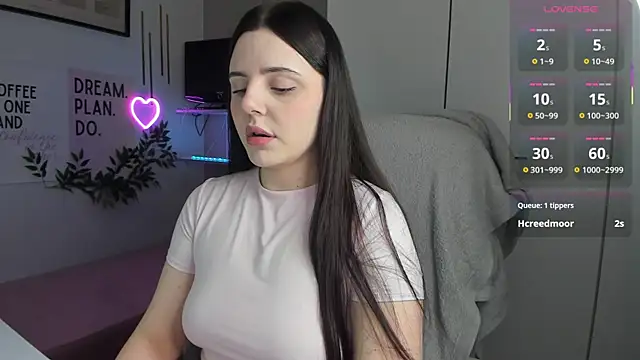 LiaWoow online show from December 20, 7:48 am