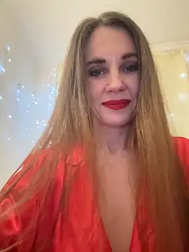 LucieMack online show from December 3, 6:50 pm