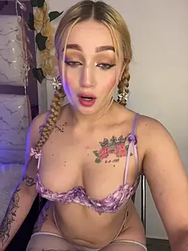 Snapshot of Sara_Sophia420 chatting on June 29, 7:25 am Sara Sophia420 online show from June 29, 7:25 am