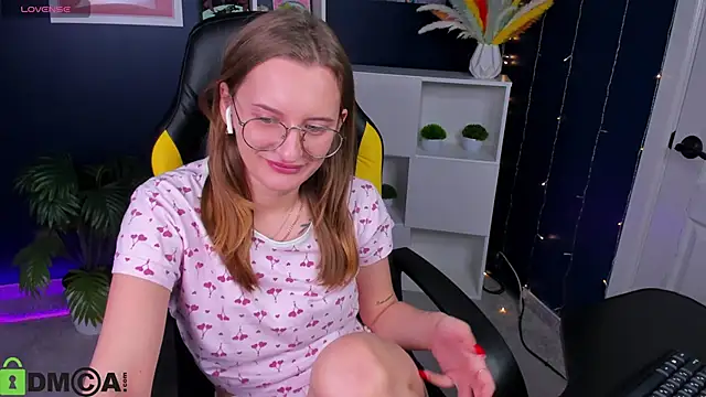 Snapshot of Maryyy_May chatting on October 2, 6:26 pm Maryyy May online show from October 2, 6:26 pm