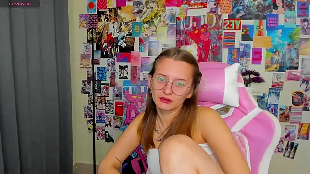 Snapshot of Maryyy_May chatting on October 8, 9:56 pm Maryyy May online show from October 8, 9:56 pm