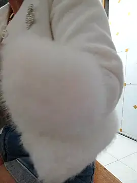 Snapshot of Rosalind_xxx chatting on February 9, 11:03 am Rosalind xxx online show from February 9, 11:03 am