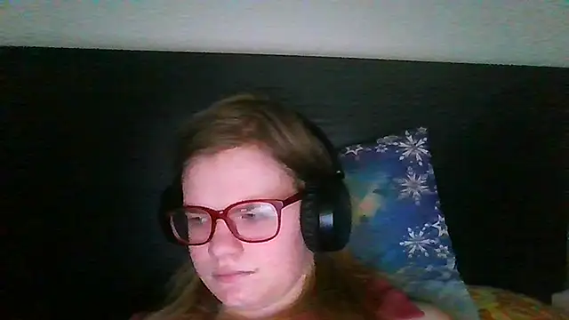 Moonolighta online show from October 27, 8:07 am