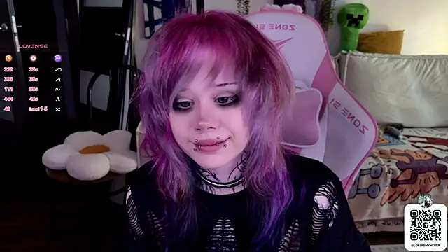 Snapshot of Lollyshy chatting on September 12, 1:00 pm Lollyshy online show from September 12, 1:00 pm