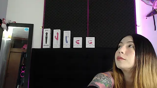 karlamoon23 online show from December 14, 9:19 pm