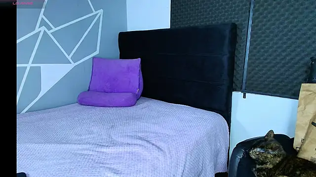 karlamoon23 online show from March 11, 8:37 pm