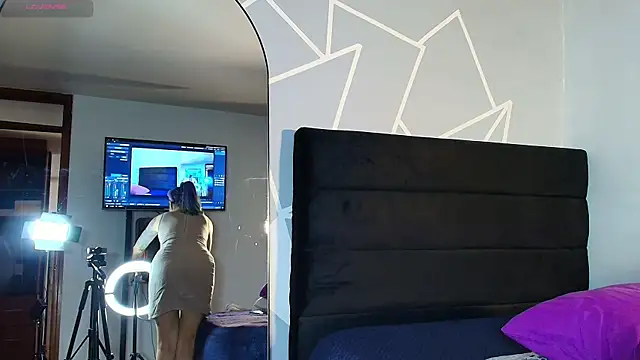 karlamoon23 online show from April 2, 8:17 pm