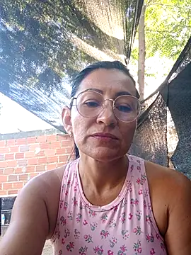 Snapshot of maturexxxnaughty chatting on July 2, 11:27 am maturexxxnaughty online show from July 2, 11:27 am