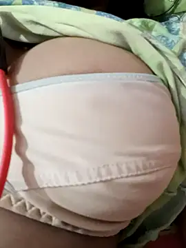 Snapshot of kaviyaponnu0987 chatting on September 26, 1:48 pm kaviyaponnu0987 online show from September 26, 1:48 pm