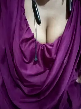 Snapshot of kaviyaponnu0987 chatting on February 7, 2:10 pm kaviyaponnu0987 online show from February 7, 2:10 pm