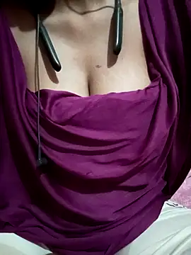 Snapshot of kaviyaponnu0987 chatting on March 26, 7:52 pm kaviyaponnu0987 online show from March 26, 7:52 pm