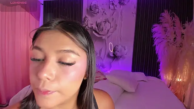 ShaniaDaniels online show from April 11, 9:08 pm