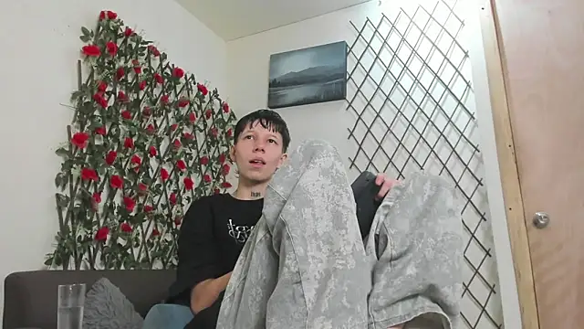 LiamBrown09 online show from June 20, 7:27 pm