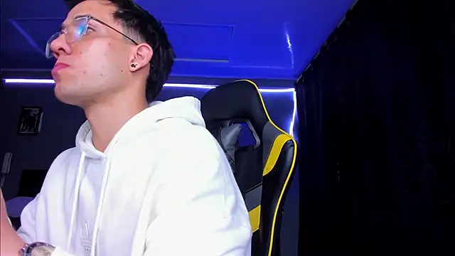 alexgiraldo   online show from November 14, 5:06 am