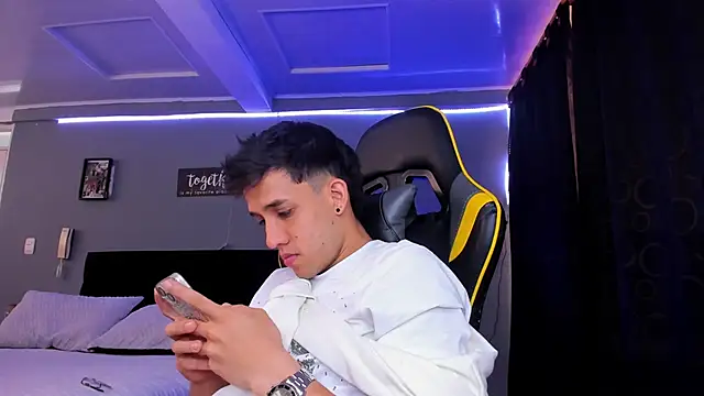 alexgiraldo   online show from November 29, 1:36 pm