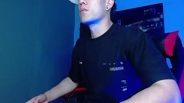 alexgiraldo   online show from May 9, 1:44 am