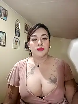 Snapshot of EmmaKantutera chatting on February 4, 11:38 am EmmaKantutera online show from February 4, 11:38 am