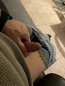 Snapshot of Maurinho3005 chatting on February 1, 11:25 pm Maurinho3005 online show from February 1, 11:25 pm