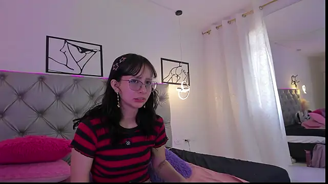 Naughty Couple83 online show from February 5, 7:18 pm