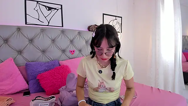 Naughty Couple83 online show from March 19, 5:28 pm