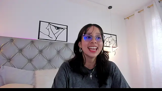 Naughty Couple83 online show from April 17, 8:34 pm