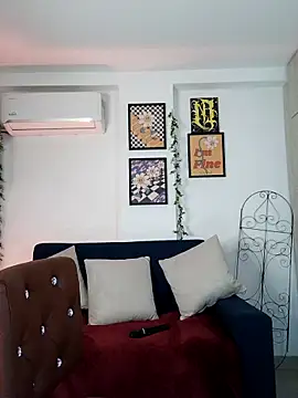 Snapshot of mishelkrave_ chatting on October 9, 1:25 am mishelkrave  online show from October 9, 1:25 am